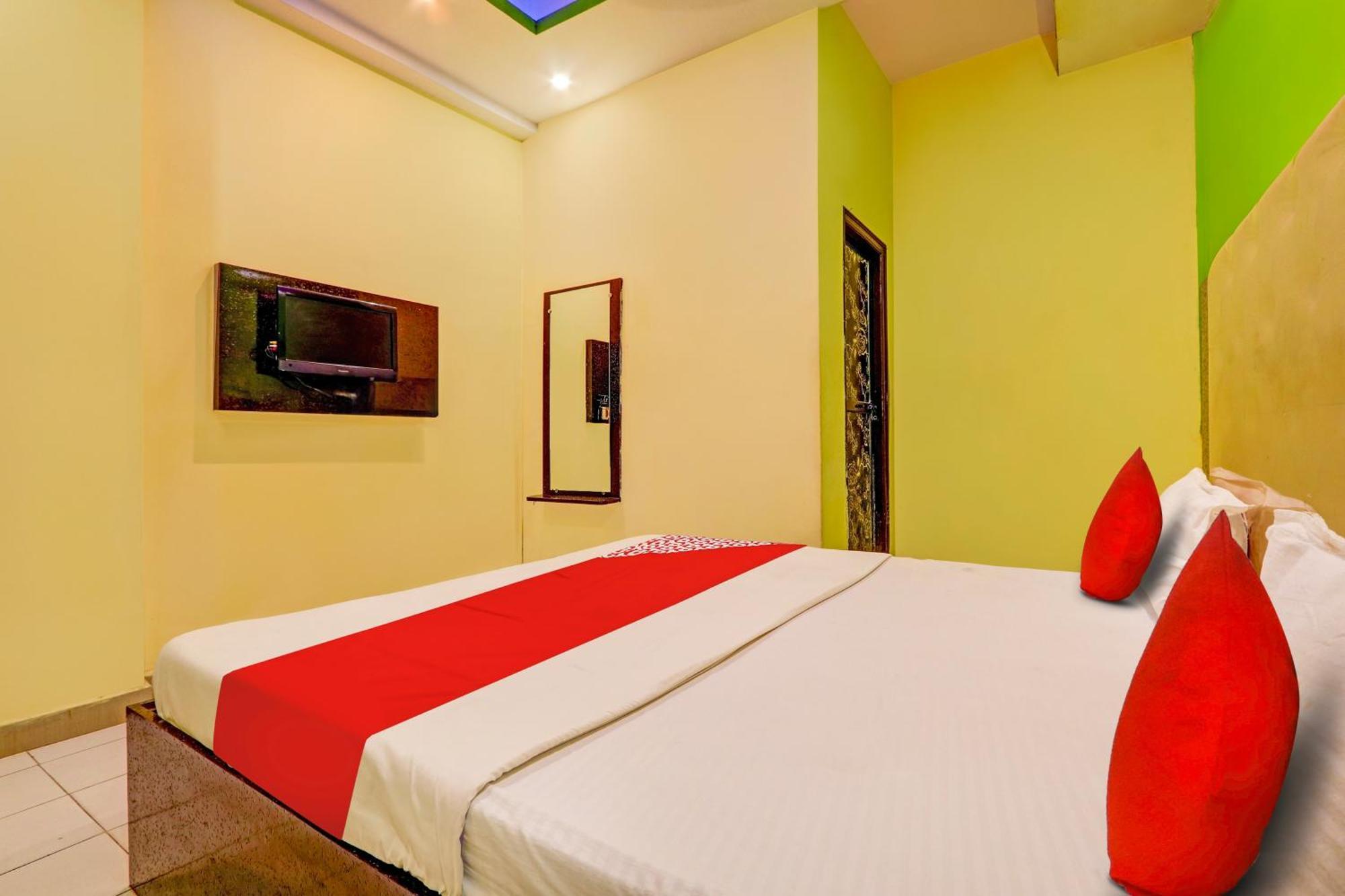 Oyo Flagship Hotel Samruddhi Lodge Nirmal  Exteriér fotografie