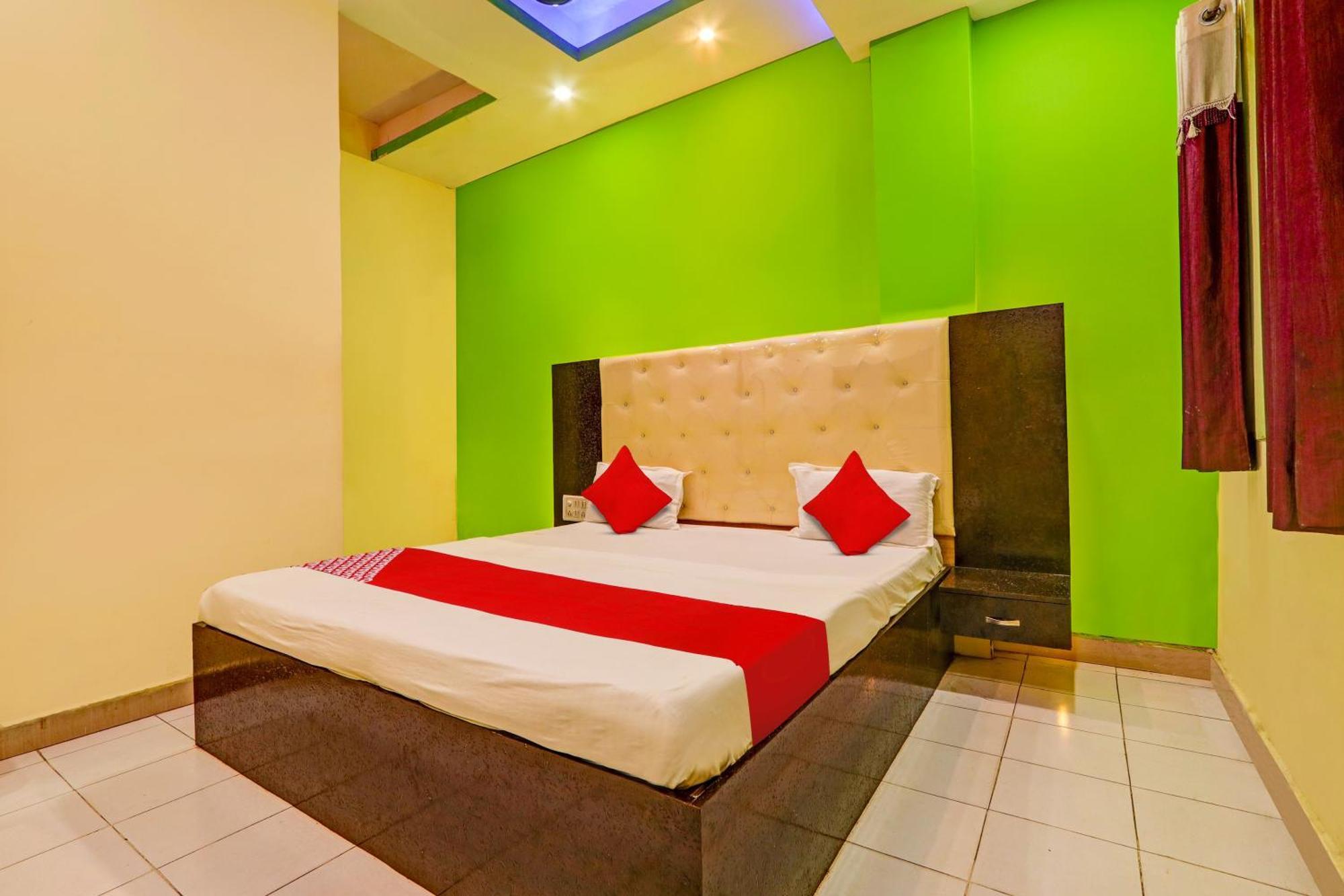 Oyo Flagship Hotel Samruddhi Lodge Nirmal  Exteriér fotografie