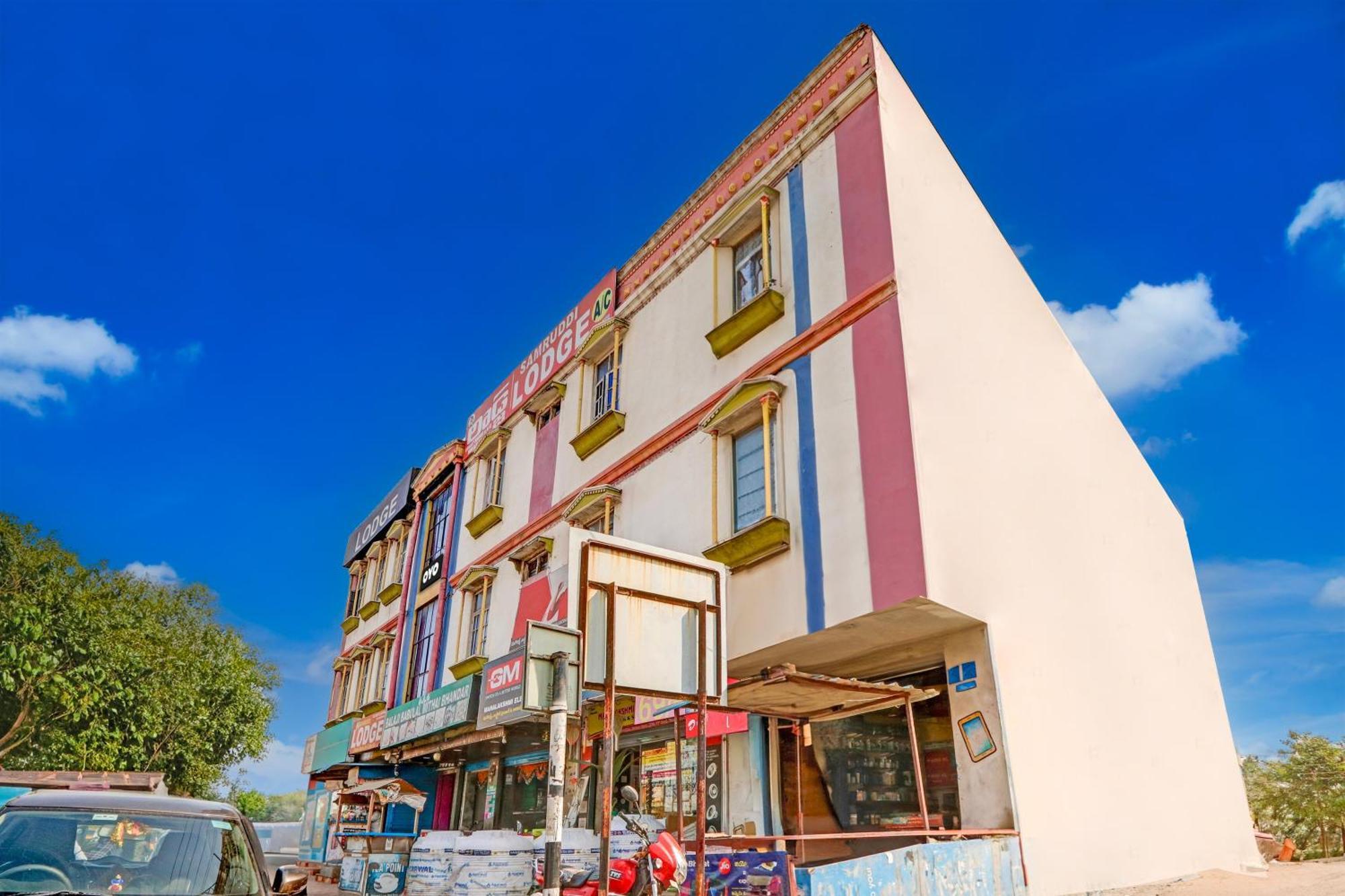 Oyo Flagship Hotel Samruddhi Lodge Nirmal  Exteriér fotografie