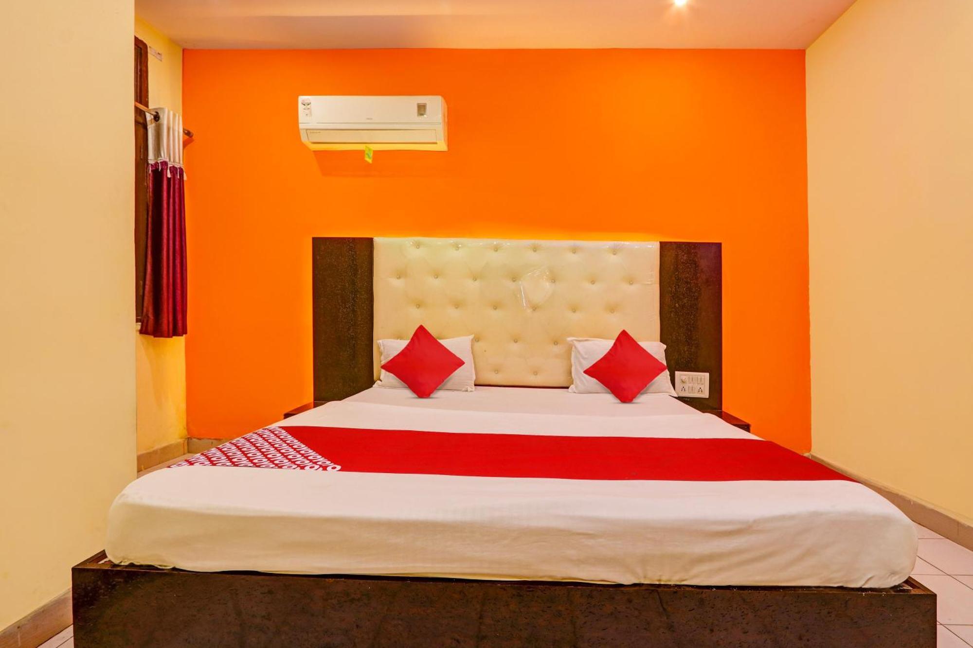 Oyo Flagship Hotel Samruddhi Lodge Nirmal  Exteriér fotografie